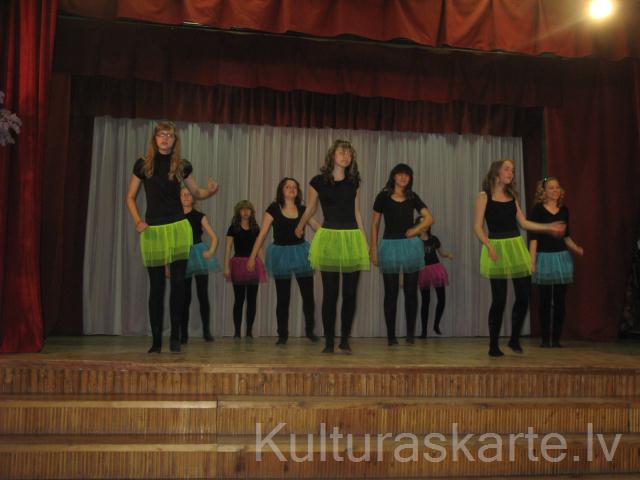 Bērnu/jauniešu deju grupa "Īssavienojums"
